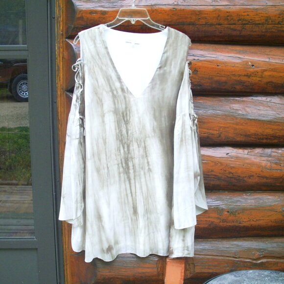NWOT Honey Belle Flowy Cold Shoulder Lace up Split Bell Sleeve Flowy Dre… - Picture 1 of 5